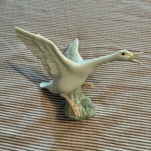 Lladro Figurine Duck Flying